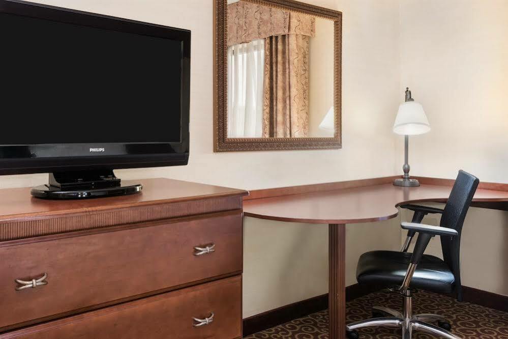 Hampton Inn Springfield South Enfield Exterior foto